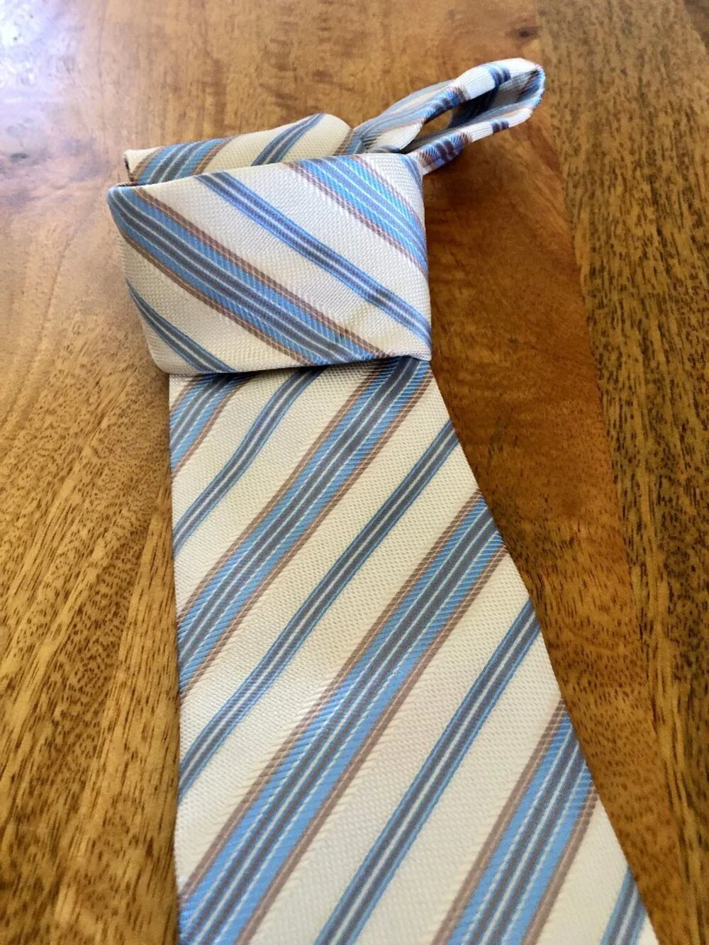 Barcelona Cravate, Diagonal Blue and Off White Striped Tie